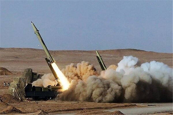 حرس الثورة الإسلامية يختبر صاروخ فجر 5 المجهز برأس حربي حراري بنجاح