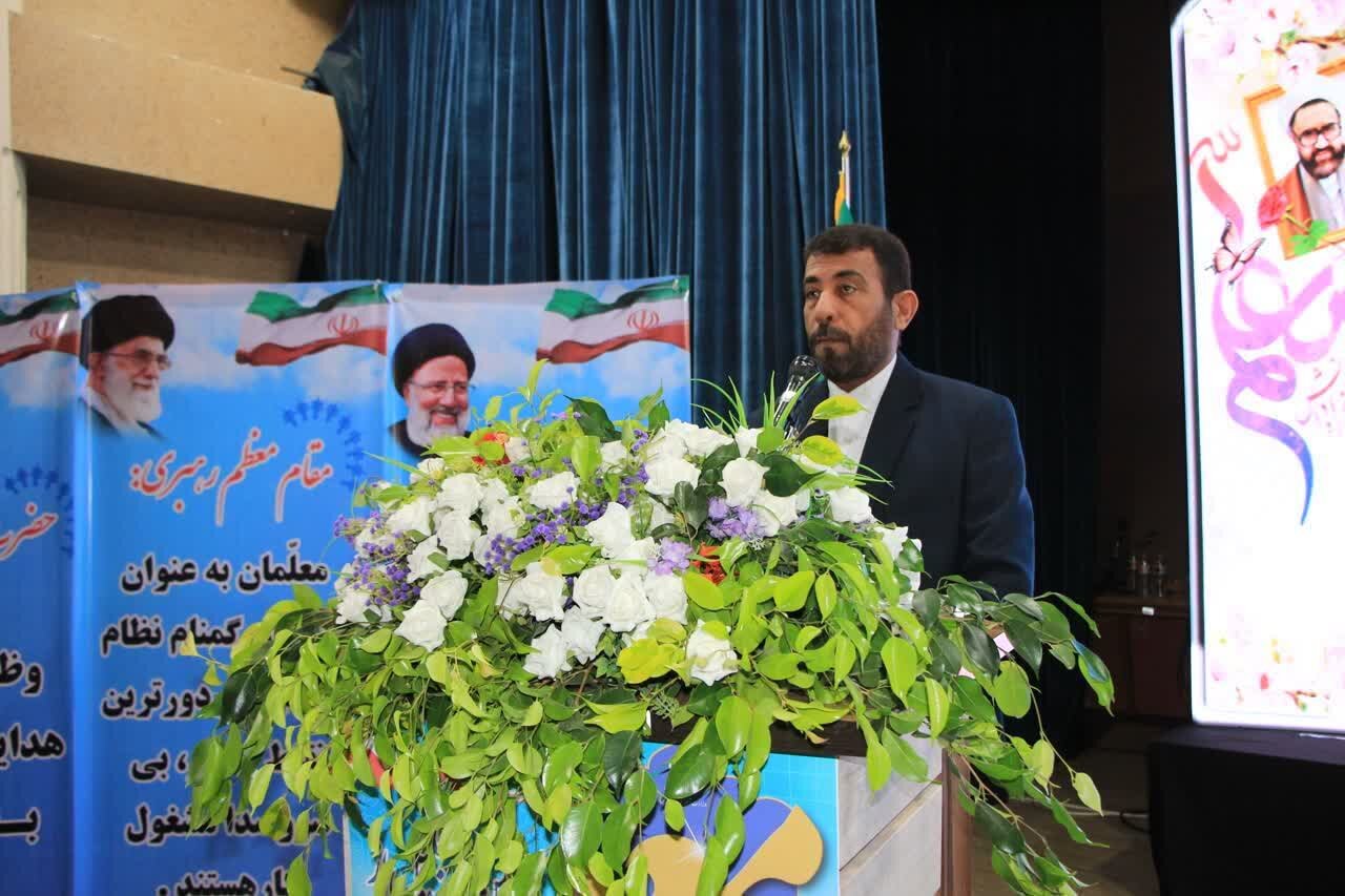 معلمان نمونه استان بوشهر تجلیل شدند