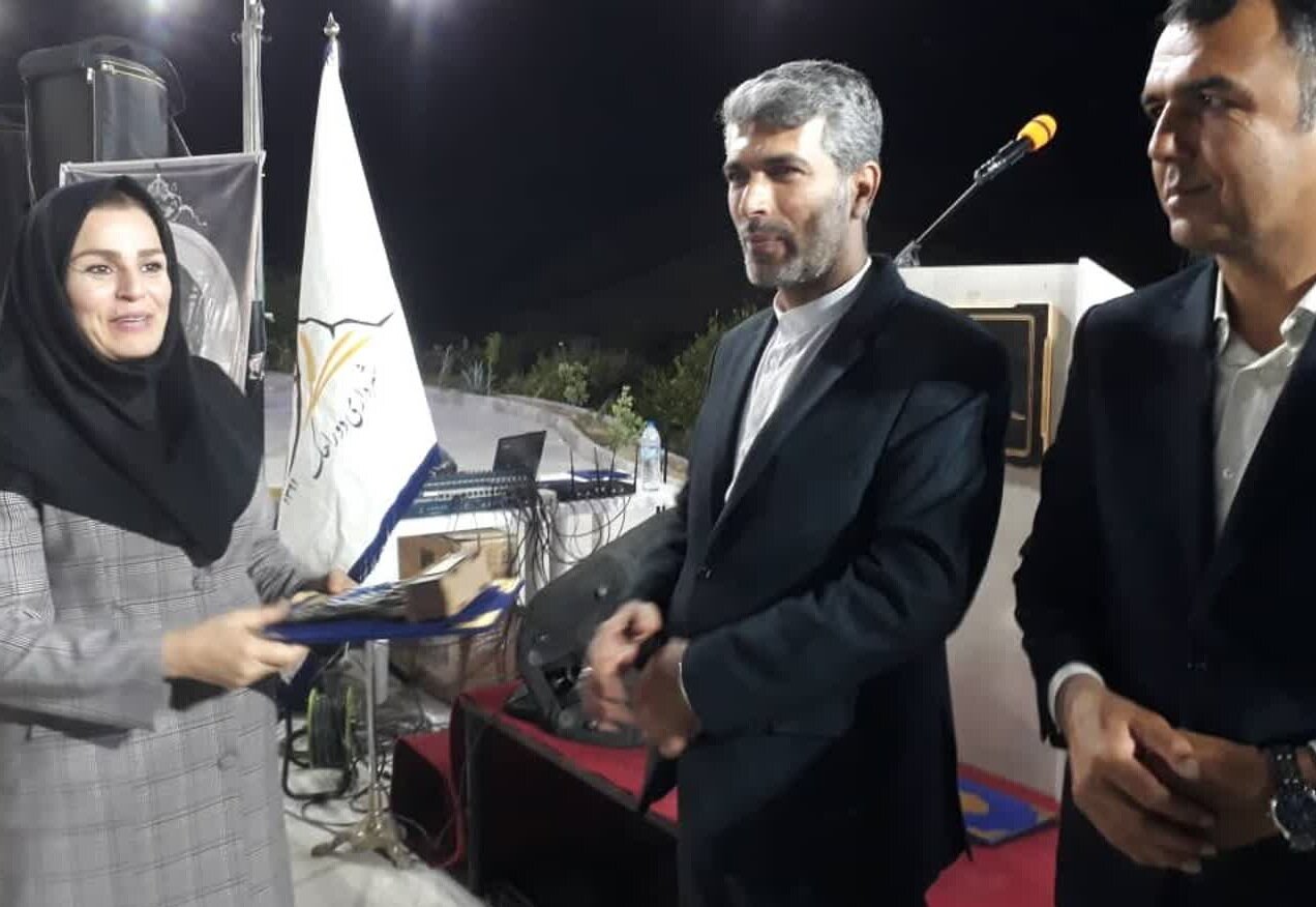 فرهنگیان و کارگران دوراهک تجلیل شدند