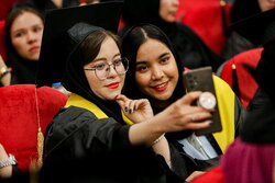 İran'daki yabancı uyruklu öğrenciler için mezuniyet töreni