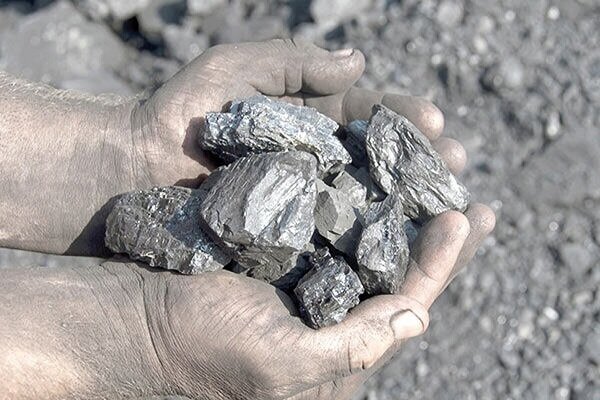 معدن تیتان ارومیه آماده بهره برداری شد/تامین ۵۰ درصد نیاز کشور