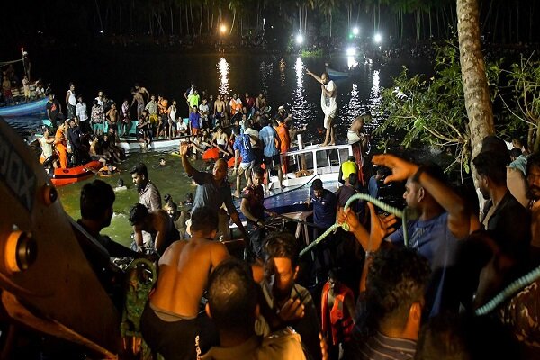 Hindistan'da turist teknesi faciası: En az 21 ölü Hindistan'da turist teknesi faciası: En az 21 ölü