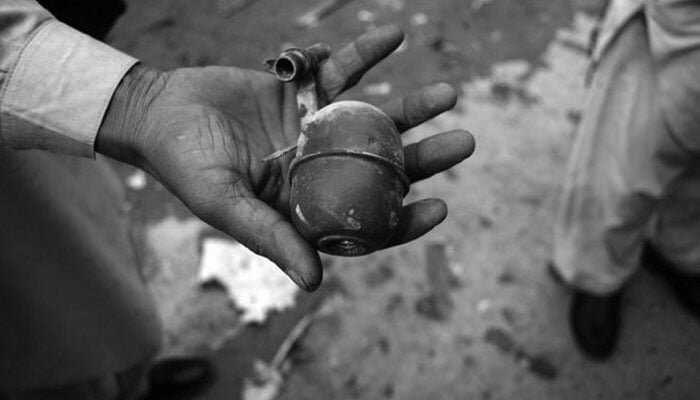 پشاور میں پولیس چوکی پر دستی بموں سے حملہ 