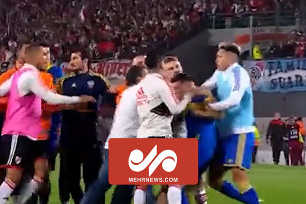 درگیری شدید بین بازیکنان ریورپلاته و بوکاجونیورز در سوپرکلاسیکو