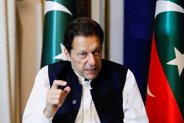 عمران خان نے حکومت سے مذاکرات کیلئے 7 رکنی ٹیم تشکیل دیدی