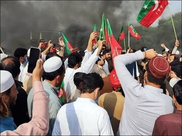 عمران خان کے حامیوں کا ملک بھر میں احتجاج+ ویڈیو