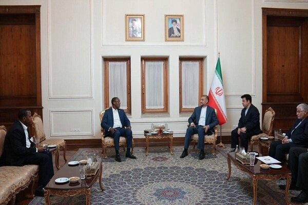 Emir Abdullahiyan, Burkina Faso Ticaret Bakanı ile görüştü Emir Abdullahiyan, Burkina Faso Ticaret Bakanı ile görüştü