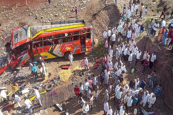 India bus crash kills 22, injures dozens