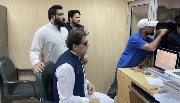 عمران خان کو کل احتساب عدالت کے سامنے پیش کیا جائے گا