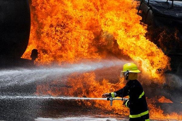 آتش سوزی یک واحد تولیدی در قزوین مهار شد