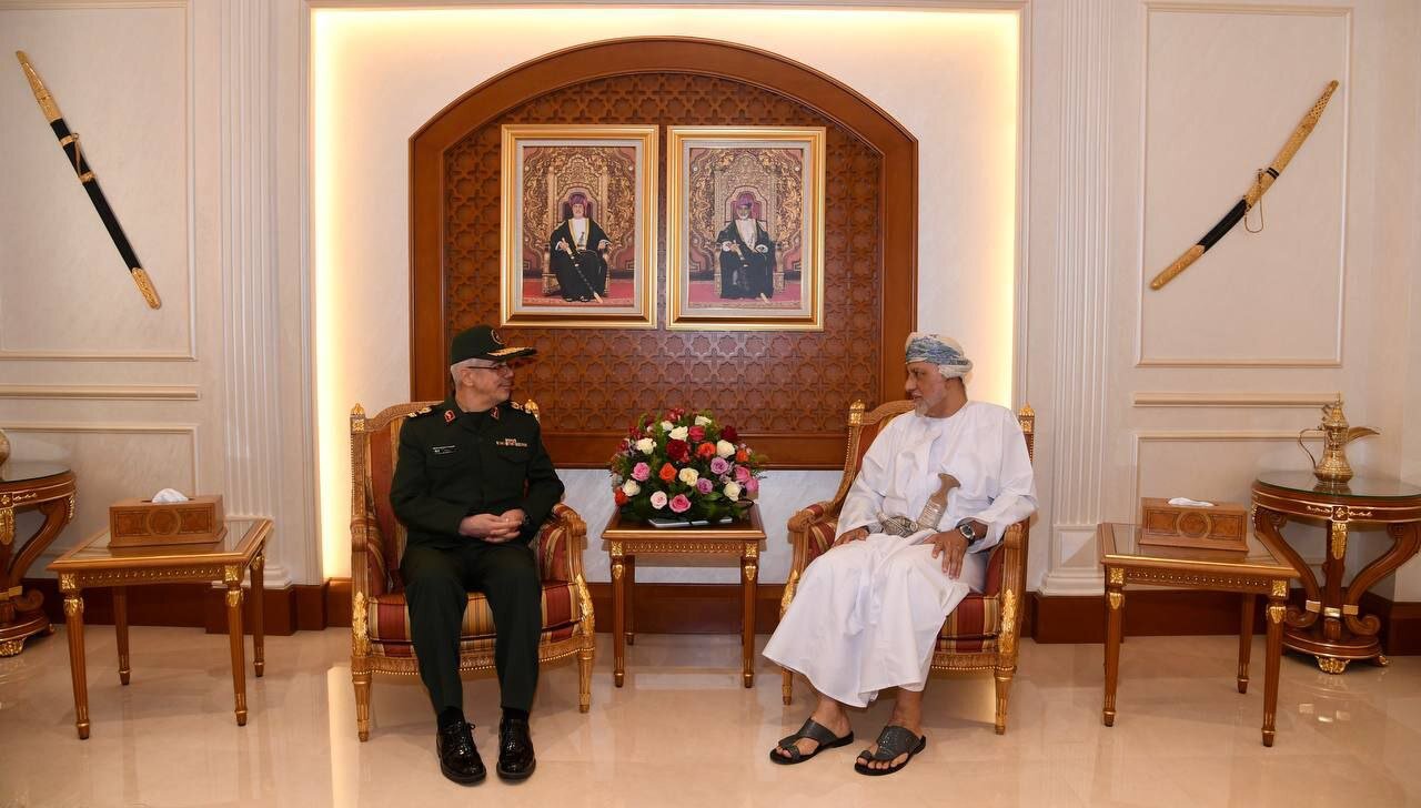 ایرانی مسلح افواج کے سربراہ کی مسقط میں عمان کے سلطان سے ملاقات