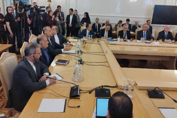 أمير عبد اللهيان: اجتماع موسكو يسعى لحل القضايا السورية بالحوار