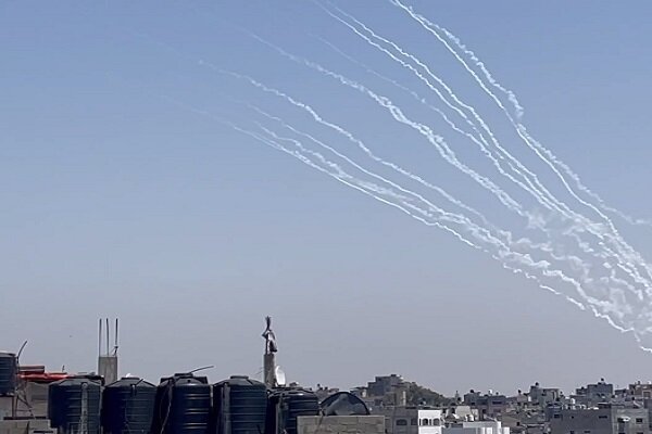 حملات تلافی‌جویانه مقاومت فلسطین آغاز شد/ بیش از ۱۰۰ راکت شلیک شد