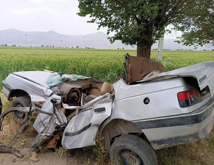 تصادف زنجیره‌ای ۳ خودرو در گرمی/۲ نفر کشته شد