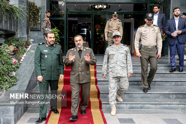 Meeting of Iran defense minister with Syrian official 