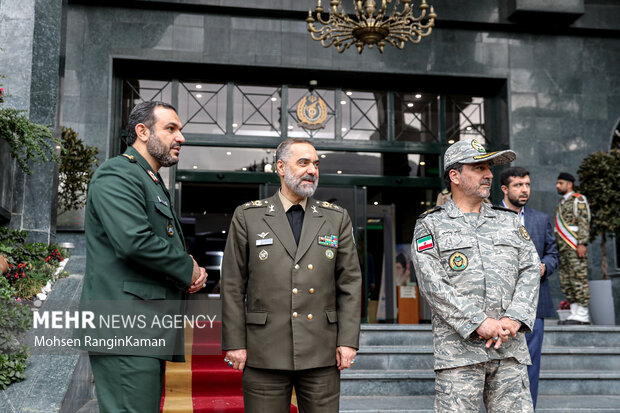 Meeting of Iran defense minister with Syrian official 