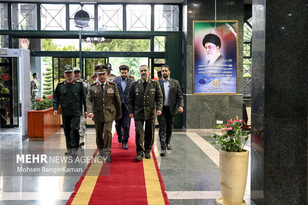 Meeting of Iran defense minister with Syrian official 