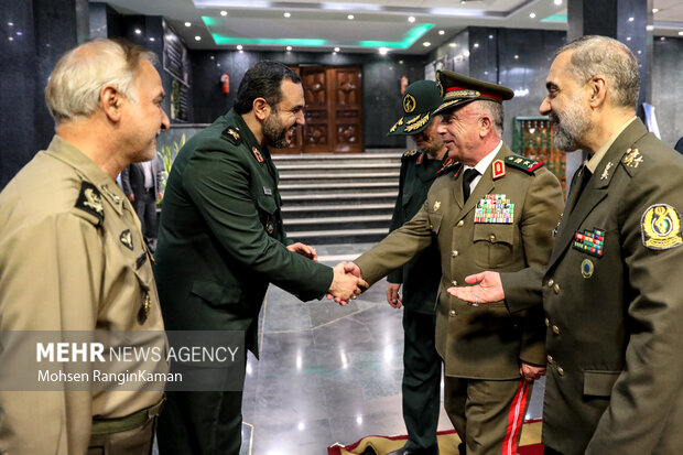 Meeting of Iran defense minister with Syrian official 