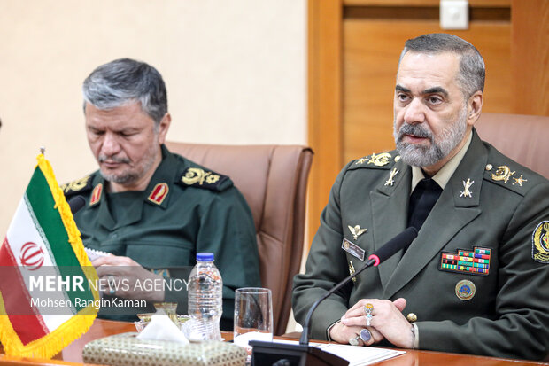 Meeting of Iran defense minister with Syrian official 