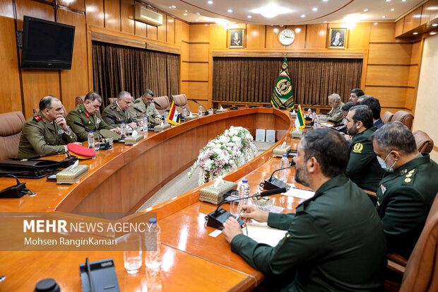 Meeting of Iran defense minister with Syrian official 