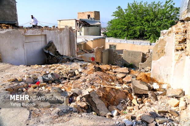 تخریب محل اجتماع معتادان متجاهر در محله آقاجان کرمانشاه