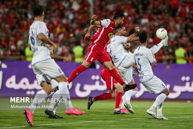 دیدار تیم های فوتبال پرسپولیس تهران و گل گهر سیرجان در هفته بیست و نهم لیگ برتر باشگاههای کشور با نتیجه چهار بر صفر به سود تیم فوتبال پرسپولیس تهران به پایان رسید