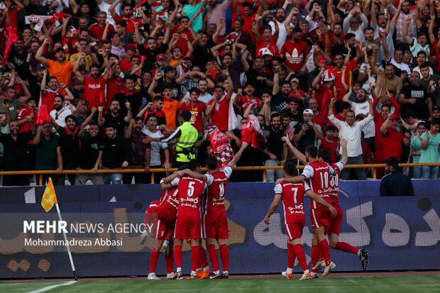 همه دوست داشتند پرسپولیس قهرمان شود نه سپاهان / یحیی تیمش راجمع کرد