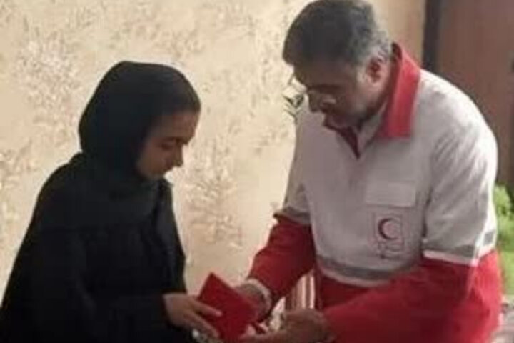 اهدای نشان داوطلب ارشد هلال احمر جمهوری اسلامی به خانواده الداغی