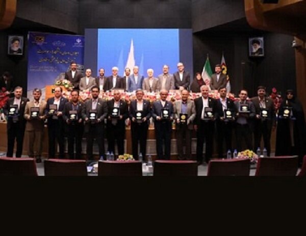 ۱۰ تن از روسای دانشگاهها نشان سرو گرفتند ۱۰ تن از روسای دانشگاهها نشان سرو گرفتند
