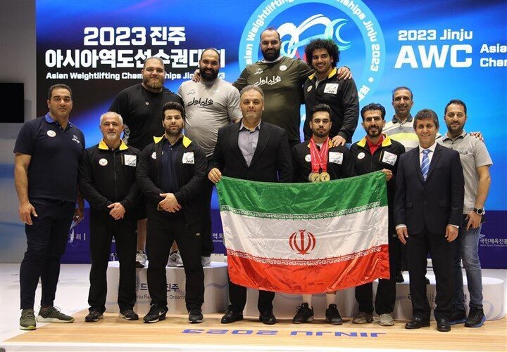 المنتخب الوطني الإيراني لرفع الأثقال يحرز بطولة آسيا