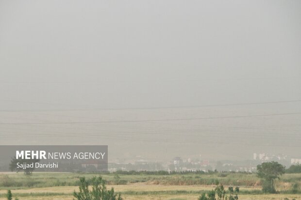 توده گرد و غبار استان زنجان را فرا گرفته است 