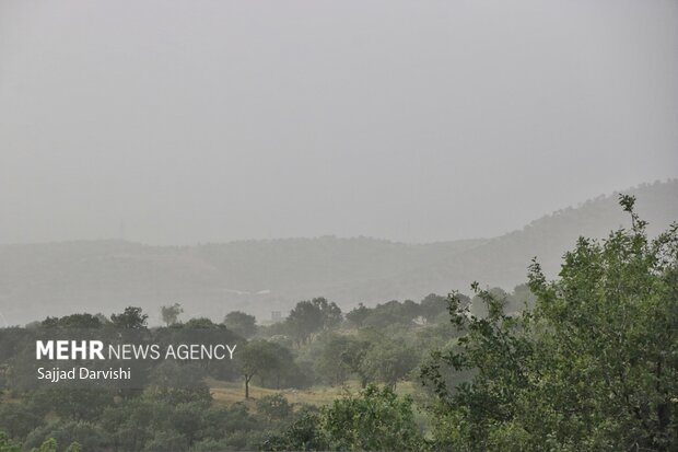 گرد و غبار در آسمان لرستان