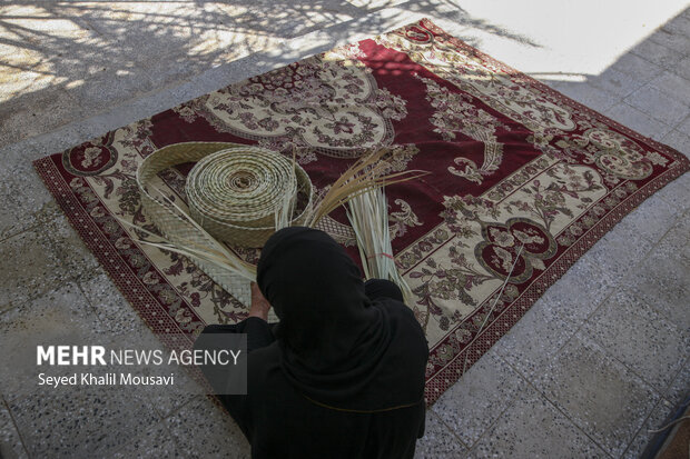 حصیر بافی با نخل خرما