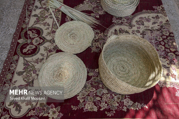 حصیر بافی با نخل خرما