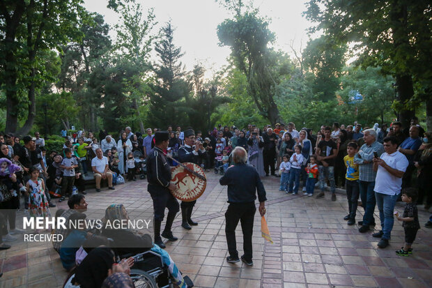 سازمان فرهنگی هنری شهرداری تهران نوزدهمین جشنواره «گل و گلاب تهران» را با برنامه‌های متنوع از ۱۳ تا ۲۹ اردیبهشت ماه در فرهنگسرای اشراق برگزار می‌کند