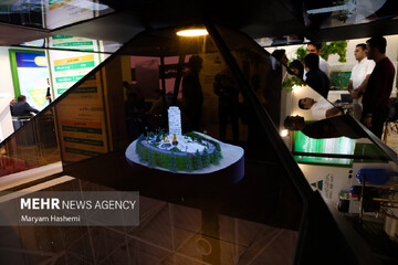 هیات تجاری روسیه از نمایشگاه دانش بنیان های نفت و گاز بازدید می کند