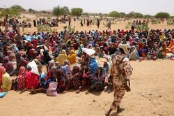 Sudan'da çatışmalar nedeniyle 300 binden fazla kişi ülkeden ayrıldı