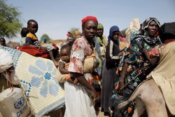 توافق برسر آتش بس ۷روزه در سودان/ذخایر مواد غذایی رو به پایان است