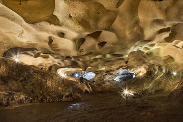 دبیرخانه ثبت‌ جهانی غار باستانی «کرفتو» راه اندازی می‌شود