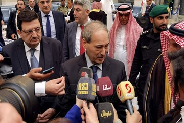 المقداد یزور السفارة السورية في العاصمة "الرياض" تمهیداً لإعادة افتتاحها