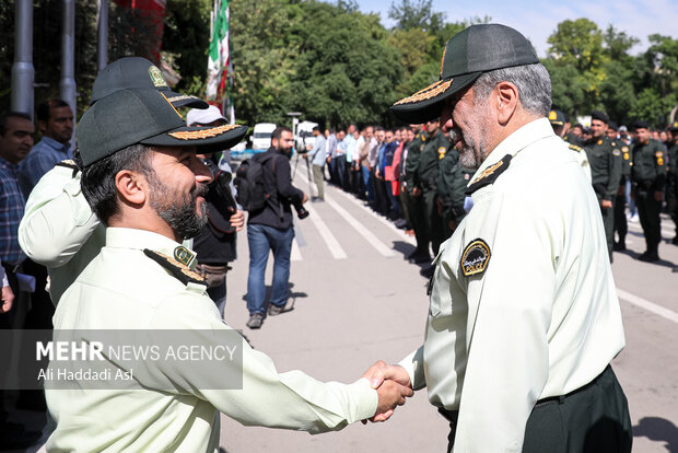 سردار عباسعلی محمدیان فرمانده انتظامی تهران بزرگ در طرح دستگیری خریداران اموال مسروقه  حضور دارد