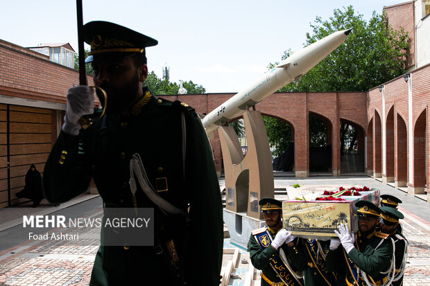 آئین گرامیداشت و تدفین پیکر مطهر شهید گمنام، دوشنبه ۲۵ اردیبهشت با حضور جمعی از خانواده‌های شهدا و مسئولین لشکری در سازمان پدافند غیرعامل کشور برگزار شد