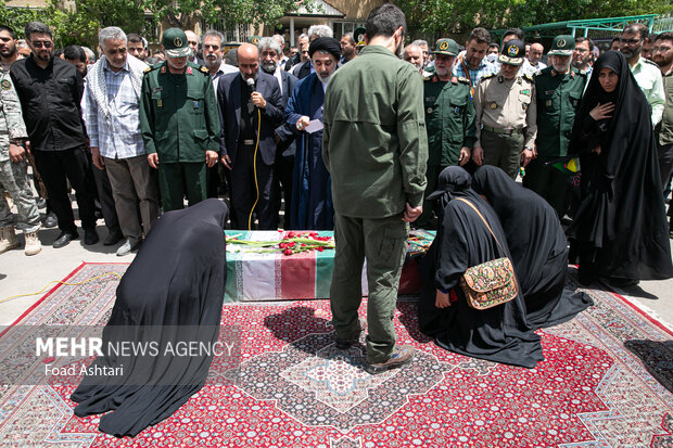 آئین گرامیداشت و تدفین پیکر مطهر شهید گمنام، دوشنبه ۲۵ اردیبهشت با حضور جمعی از خانواده‌های شهدا و مسئولین لشکری در سازمان پدافند غیرعامل کشور برگزار شد