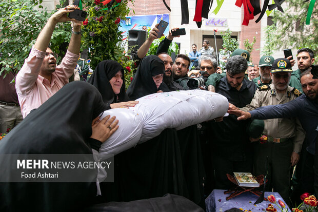 آئین گرامیداشت و تدفین پیکر مطهر شهید گمنام، دوشنبه ۲۵ اردیبهشت با حضور جمعی از خانواده‌های شهدا و مسئولین لشکری در سازمان پدافند غیرعامل کشور برگزار شد