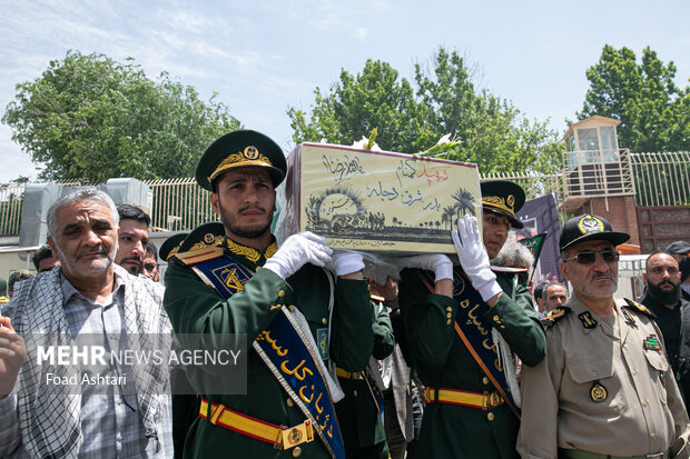 آئین گرامیداشت و تدفین پیکر مطهر شهید گمنام، دوشنبه ۲۵ اردیبهشت با حضور جمعی از خانواده‌های شهدا و مسئولین لشکری در سازمان پدافند غیرعامل کشور برگزار شد