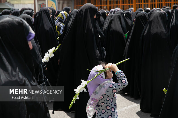 آئین گرامیداشت و تدفین پیکر مطهر شهید گمنام، دوشنبه ۲۵ اردیبهشت با حضور جمعی از خانواده‌های شهدا و مسئولین لشکری در سازمان پدافند غیرعامل کشور برگزار شد