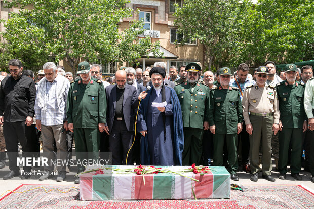 آئین گرامیداشت و تدفین پیکر مطهر شهید گمنام، دوشنبه ۲۵ اردیبهشت با حضور جمعی از خانواده‌های شهدا و مسئولین لشکری در سازمان پدافند غیرعامل کشور برگزار شد