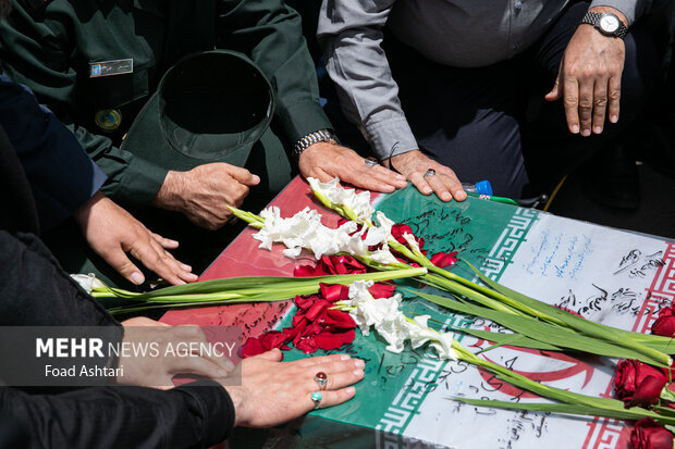 آئین گرامیداشت و تدفین پیکر مطهر شهید گمنام، دوشنبه ۲۵ اردیبهشت با حضور جمعی از خانواده‌های شهدا و مسئولین لشکری در سازمان پدافند غیرعامل کشور برگزار شد