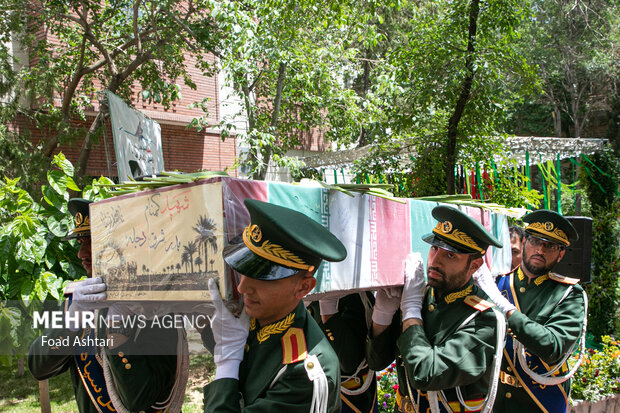 آئین گرامیداشت و تدفین پیکر مطهر شهید گمنام، دوشنبه ۲۵ اردیبهشت با حضور جمعی از خانواده‌های شهدا و مسئولین لشکری در سازمان پدافند غیرعامل کشور برگزار شد