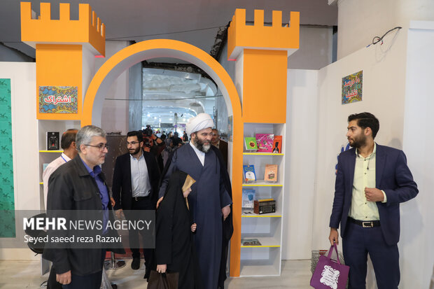 بازدید رئیس سازمان تبلیغات اسلامی از نمایشگاه کتاب 2